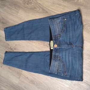 sac745 ♀️Mid Rise Skinny Democracy Jean w/ 27" Inseam